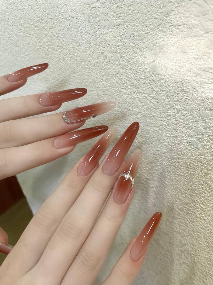 Mẫu nail ombre đính đá đơn giản