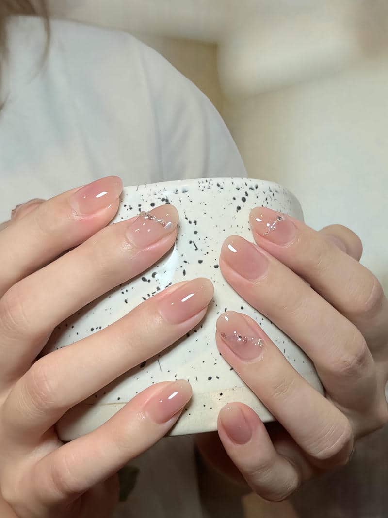ảnh mẫu màu nail cho móng ngắn da ngăm