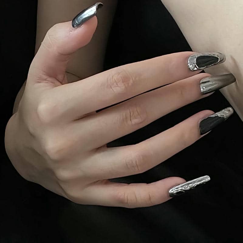 ảnh mẫu nail đen cá tính
