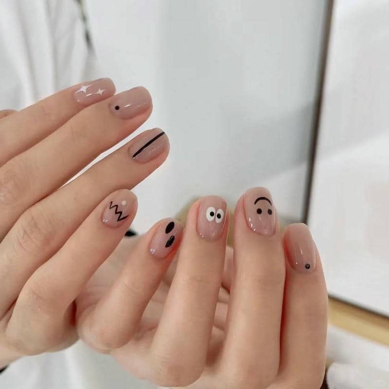 ảnh mẫu nail mặt cười cá tính