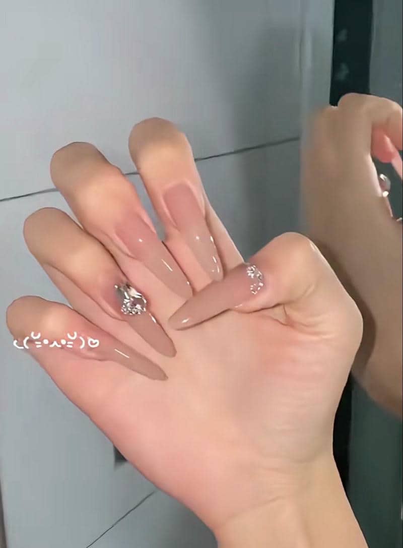 ảnh mẫu nail móng nhọn đơn giản