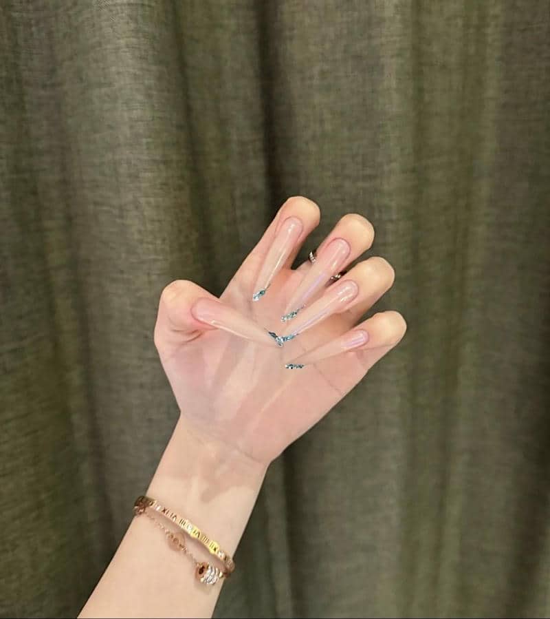 ảnh mẫu nail nhọn đơn giản