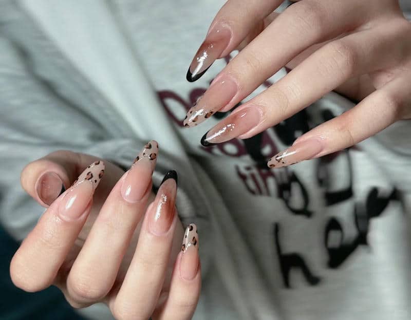 ảnh mẫu nail sơn đầu móng cá tính