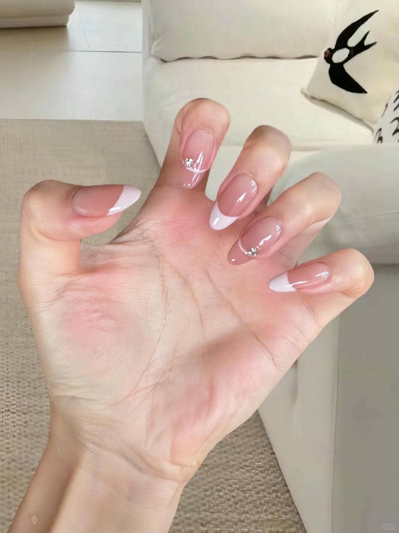 ảnh mẫu nail sơn đầu móng nhẹ nhàng