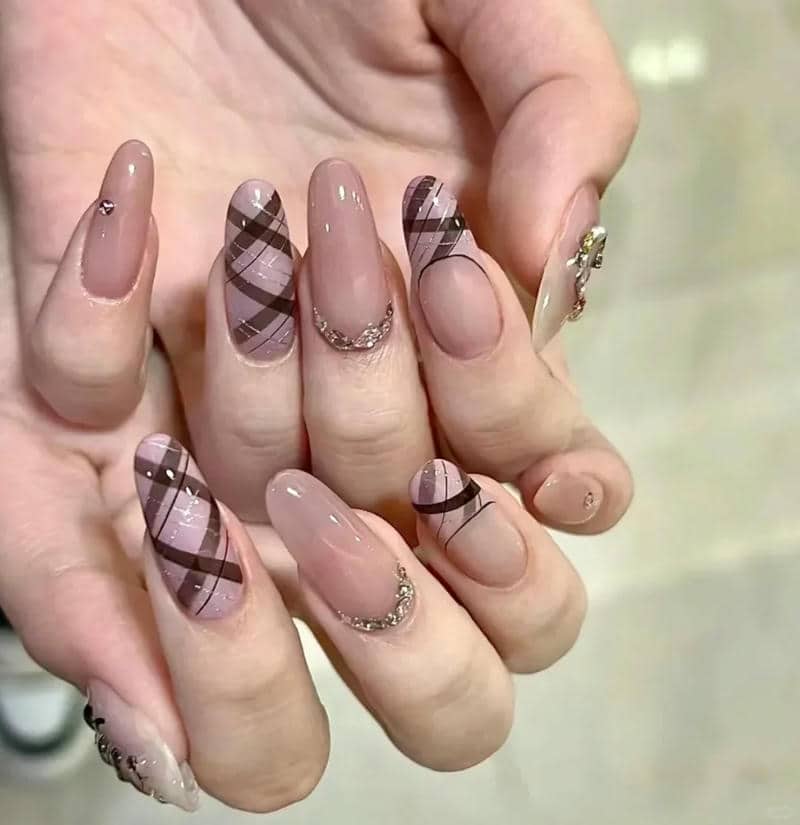 ảnh nail caro nâu