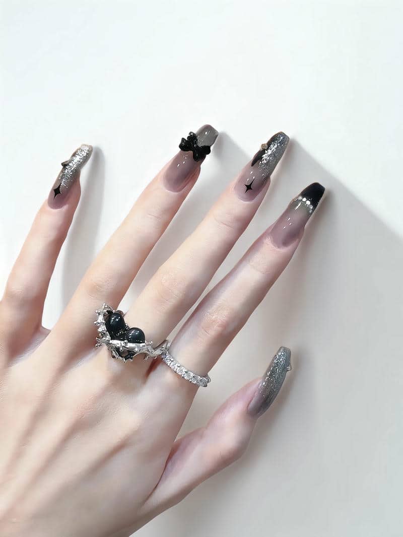 ảnh nail đen đính đá