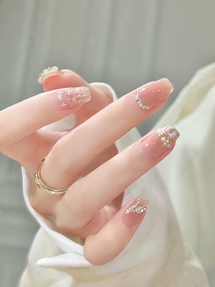 ảnh nail đính ngọc trai đơn giản