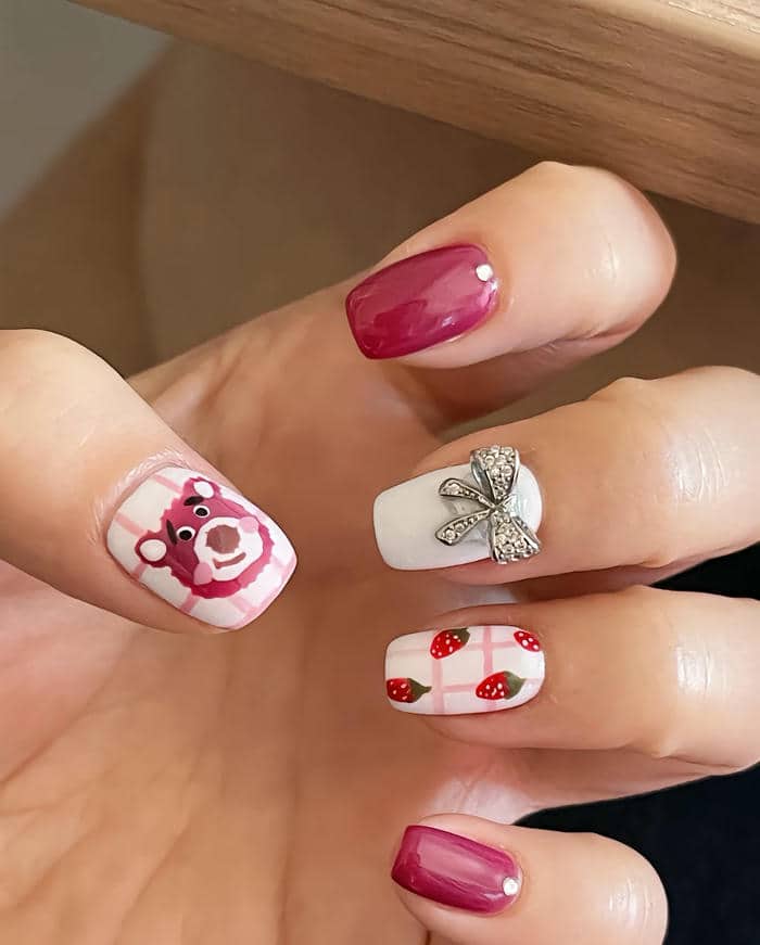 ảnh nail gấu dâu vẽ