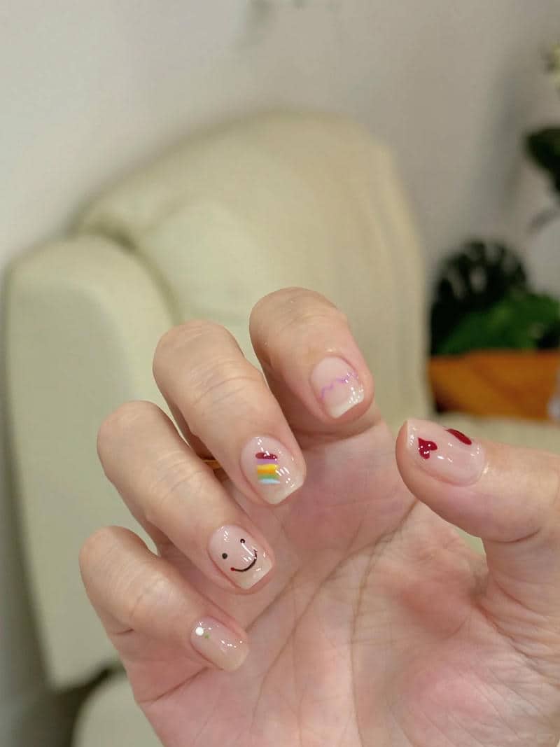 ảnh nail mặt cười cute