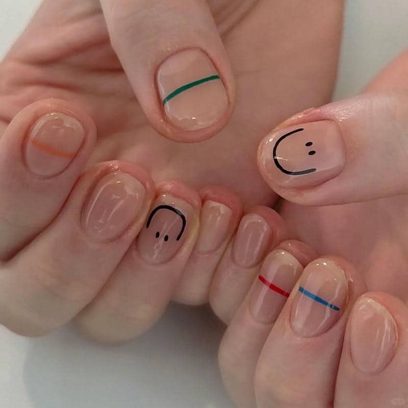 ảnh nail mặt cười đơn giản
