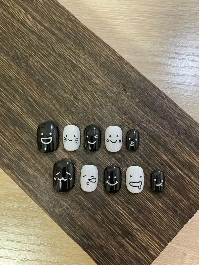 ảnh nail mặt cười