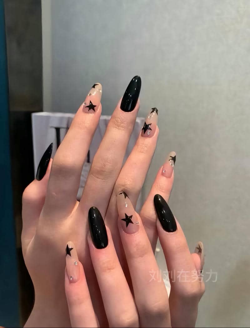 ảnh nail nhọn đen