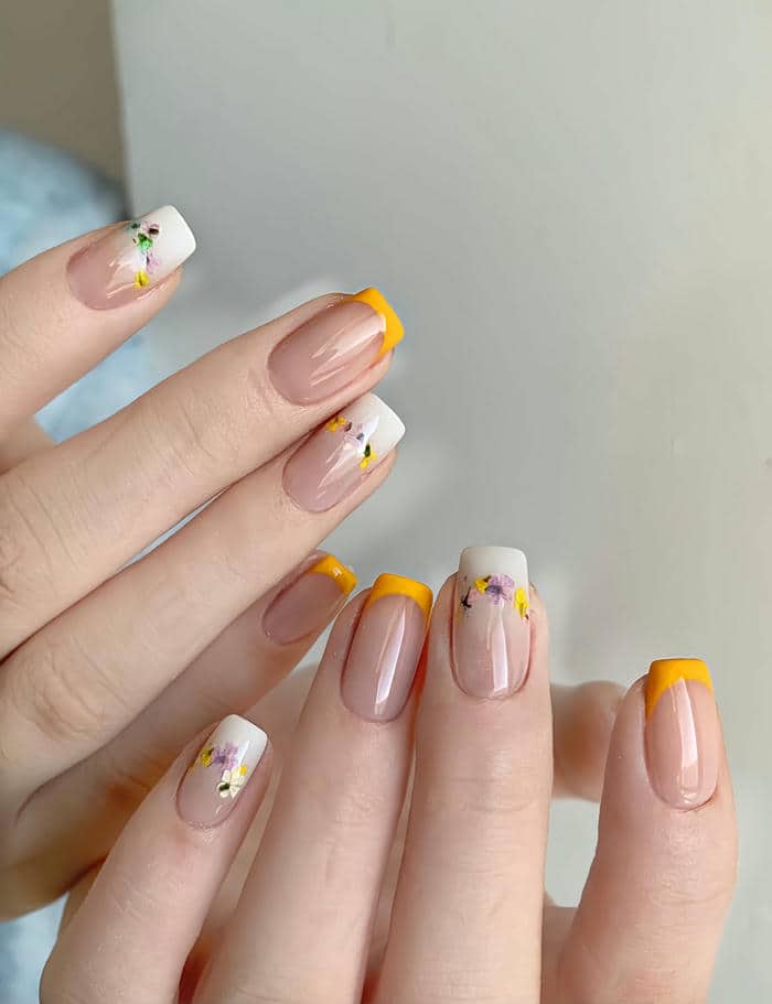 các mẫu nail màu vàng