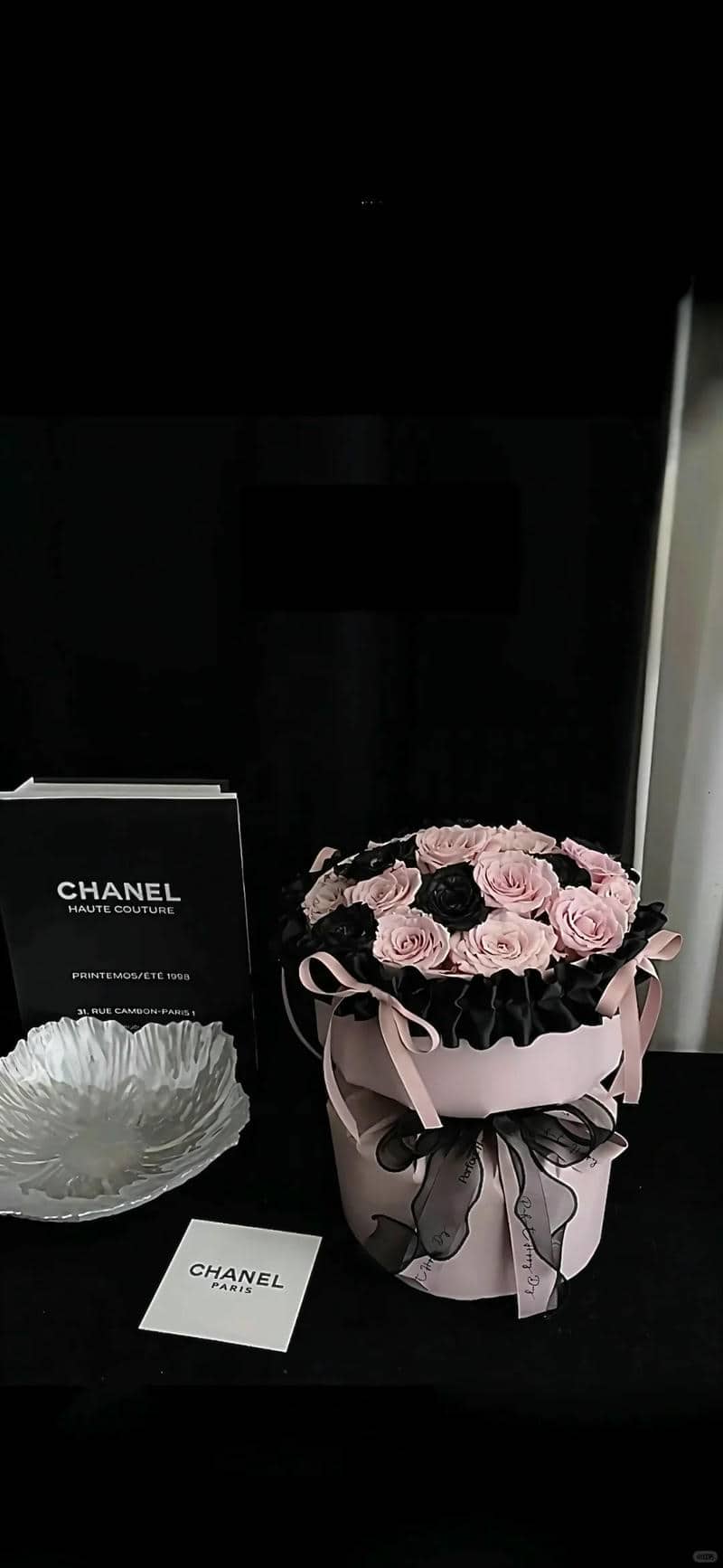 hình nền trắng đen cute