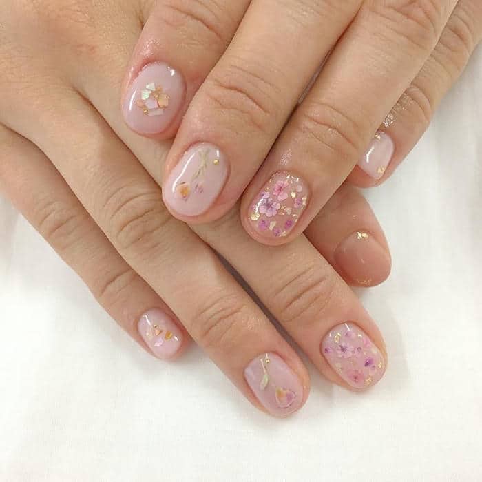 mẫu nail ẩn hoa khô