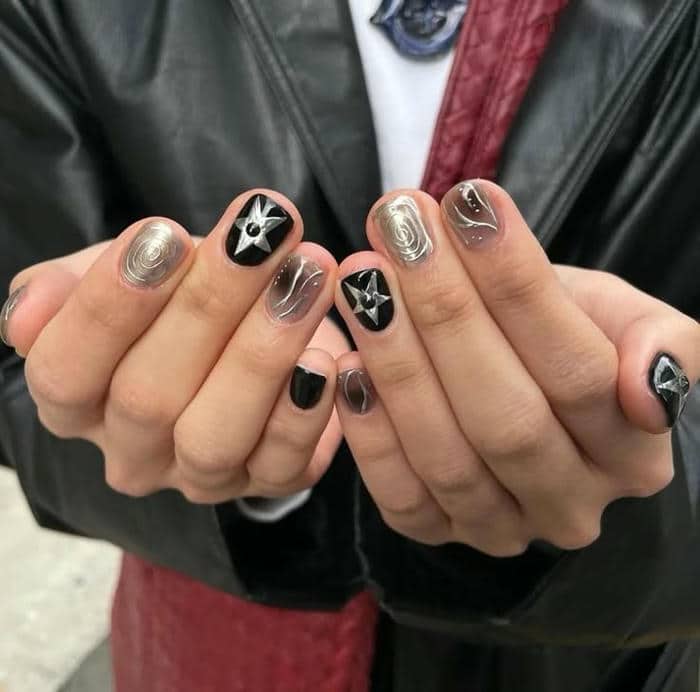 mẫu nail cá tính đen trắng cho móng ngắn