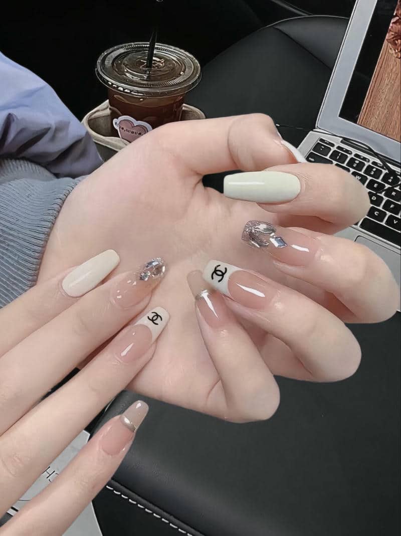 màu nail cho móng ngắn da ngăm