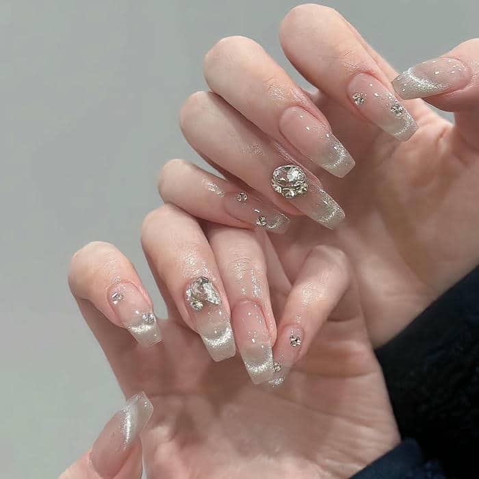 mẫu nail cô dâu móng ngắn