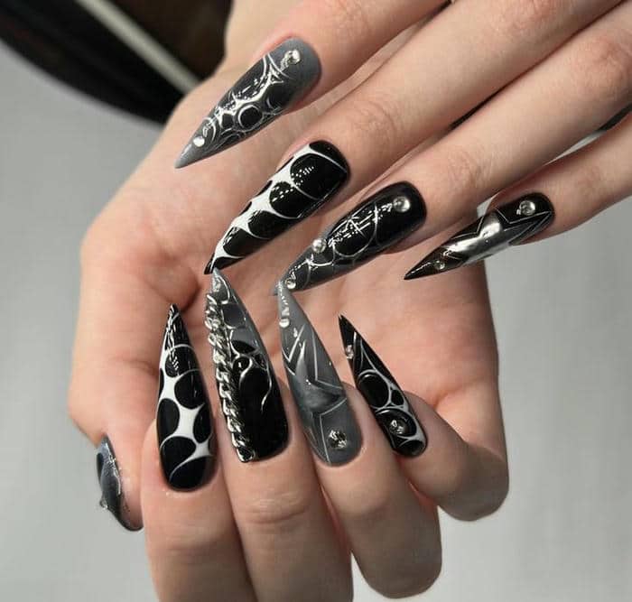 mẫu nail đen cá tính nhọn