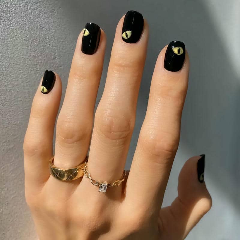 mẫu nail đen cá tính