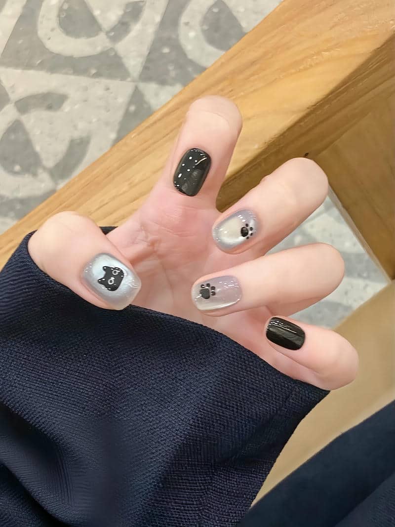 mẫu nail đen ngắn