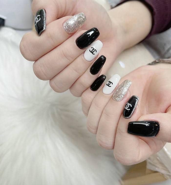 mẫu nail đen trắng cute