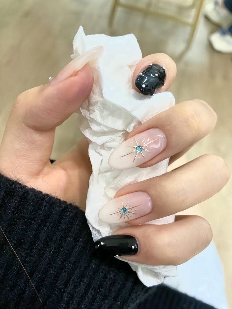 mẫu nail đẹp màu đen