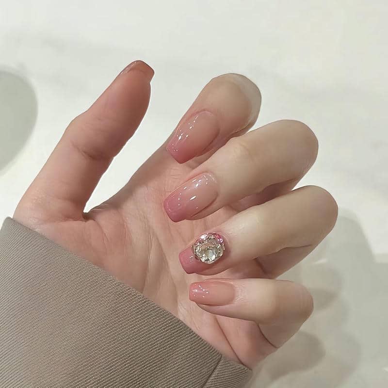 mẫu nail đính đá đẹp đơn giản