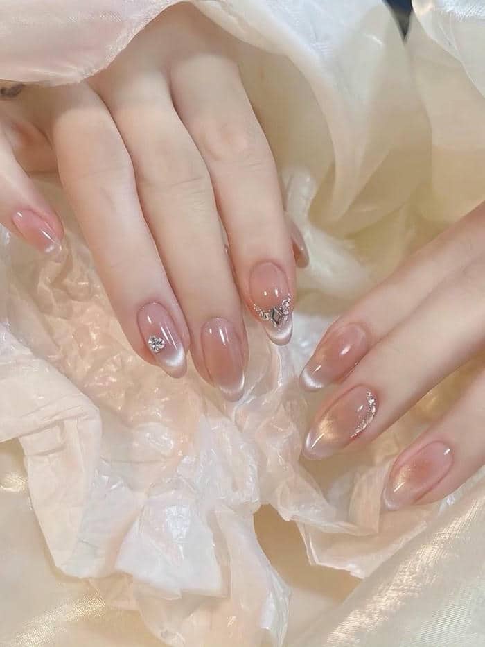 mẫu nail đính đá nhẹ nhàng