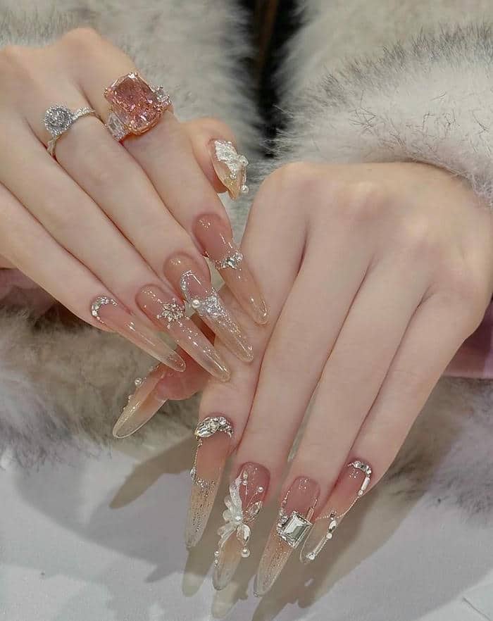 mẫu nail đính đá sang chảnh