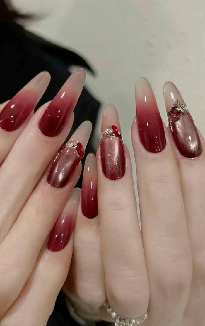 mẫu nail đính đá sang trọng màu đỏ