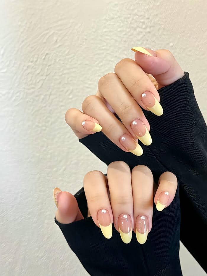 mẫu nail đính ngọc trai đơn giản