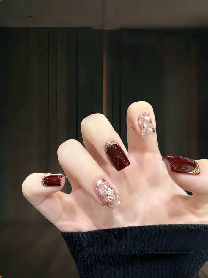mẫu nail đỏ trắng đơn giản