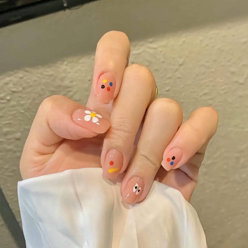 mẫu nail đơn giản cho học sinh da ngăm