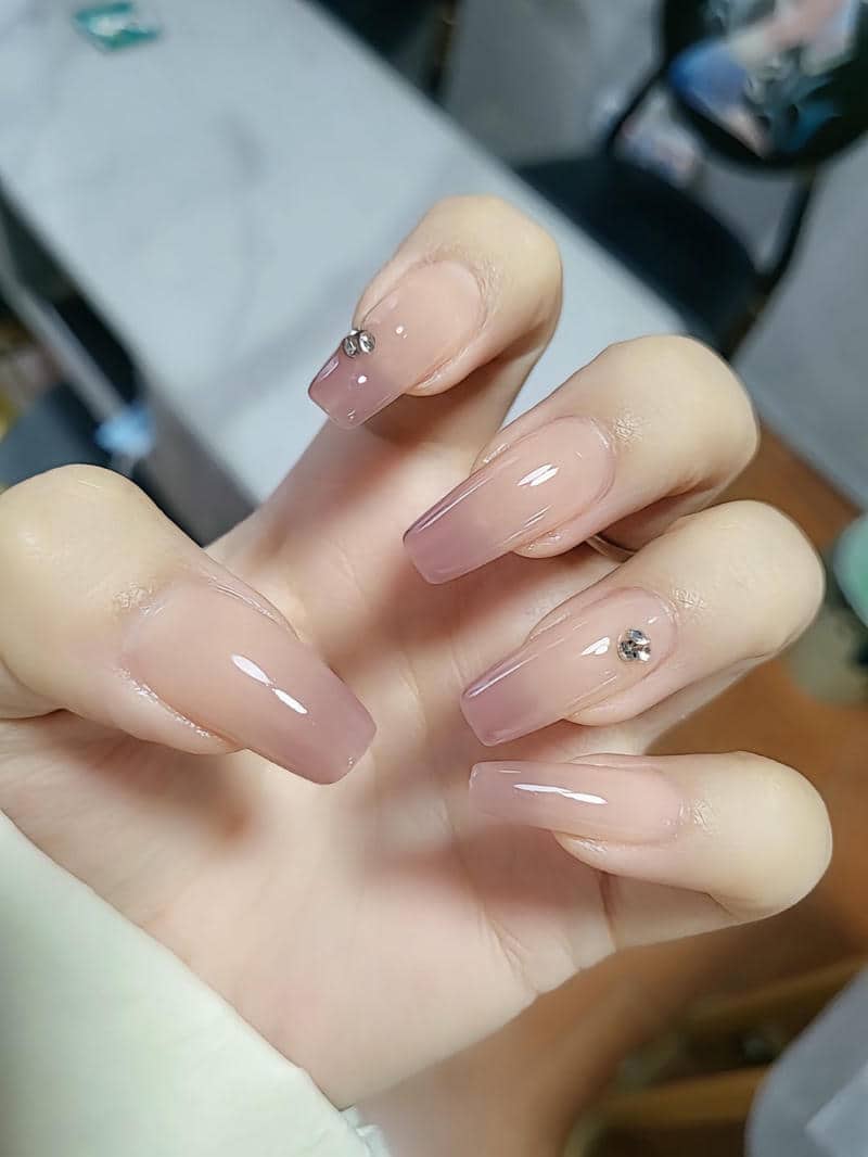 mẫu nail đơn giản cho học sinh da ngăm