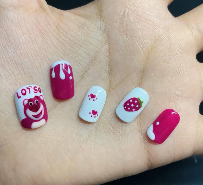 mẫu nail gấu dâu vẽ