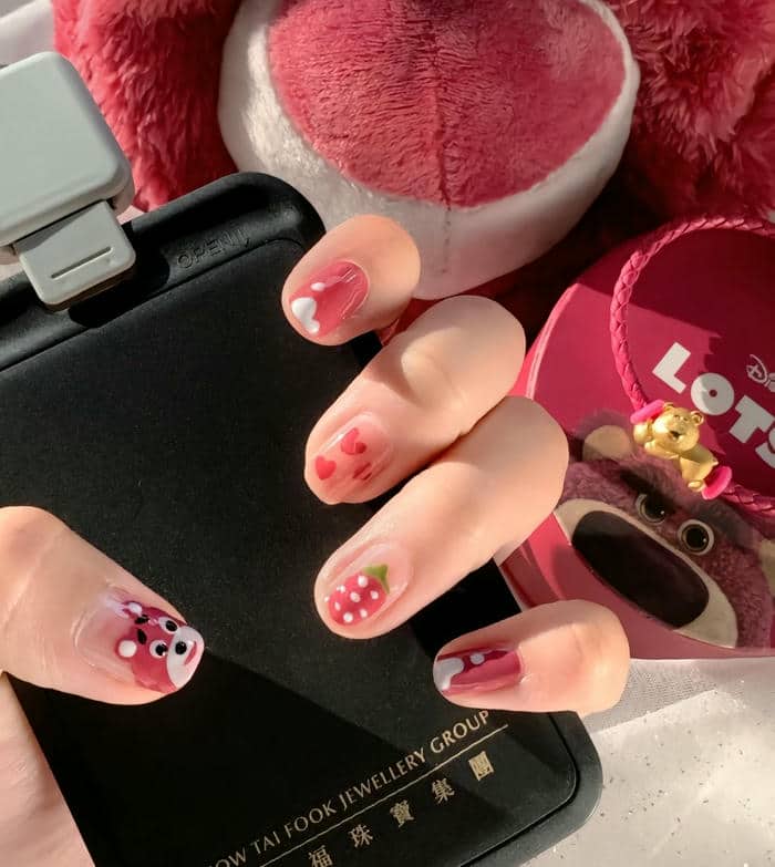 mẫu nail gấu dâu