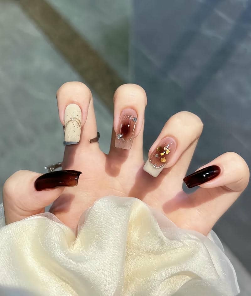 mẫu nail hàn quốc màu nâu