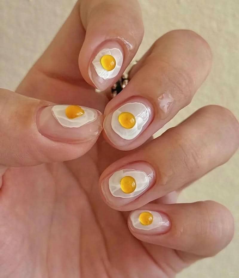 mẫu nail họa tiết hài hước