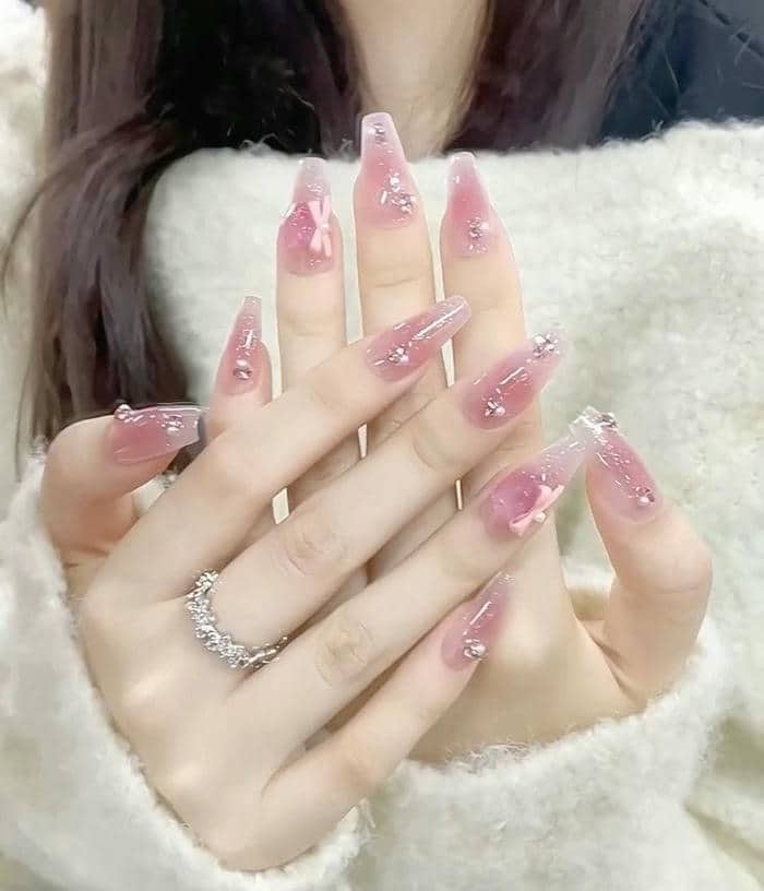 mẫu nail hồng thạch đính đá