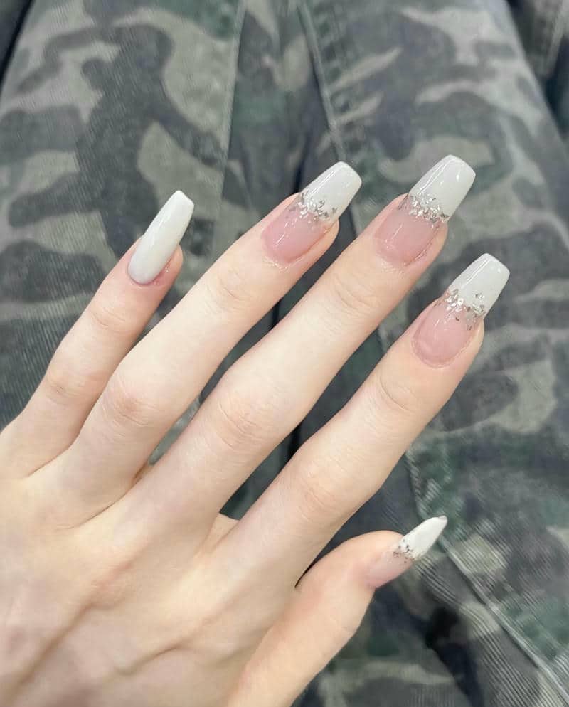 mẫu nail kim tuyến trắng