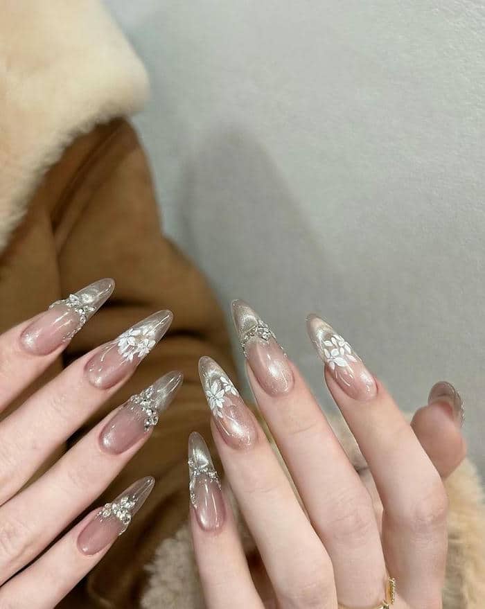 mẫu nail mắt mèo đính đá