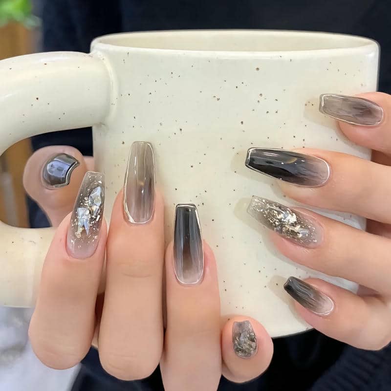 mẫu nail màu đen sang chảnh