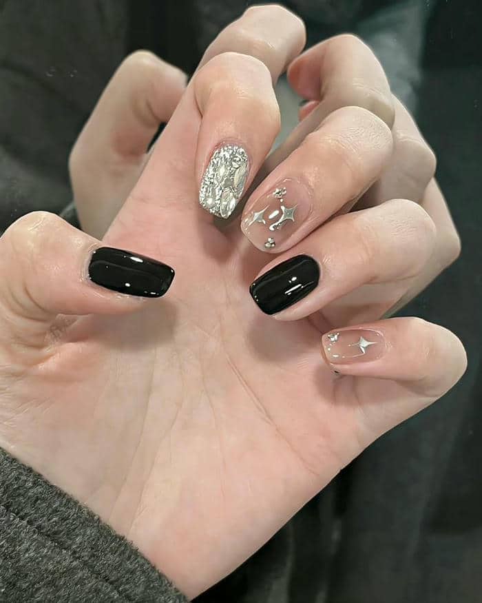 mẫu nail màu đen sang chảnh