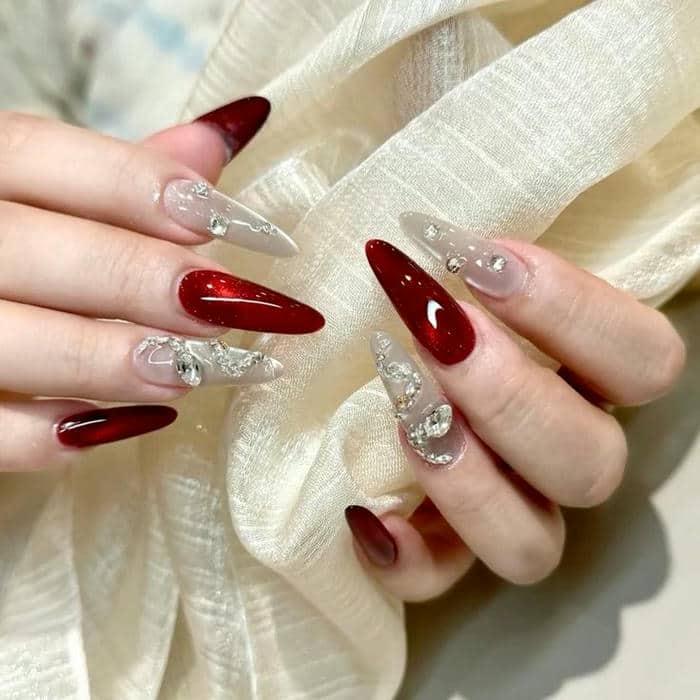 mẫu nail màu đỏ đính đá