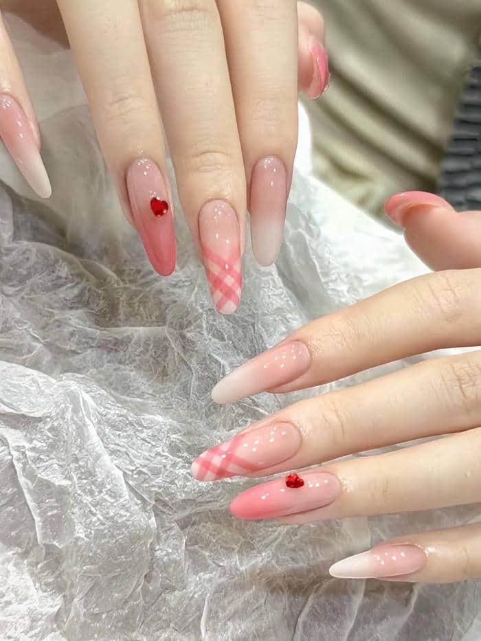 mẫu nail màu hồng dễ thương