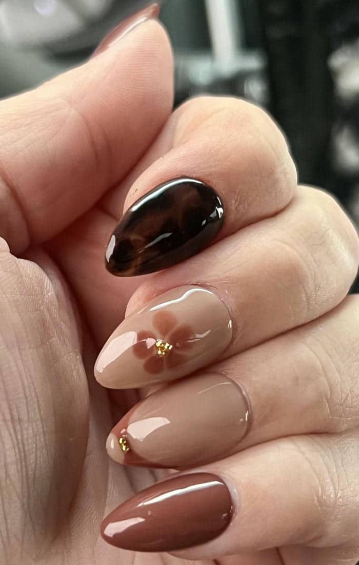 mẫu nail màu nâu be