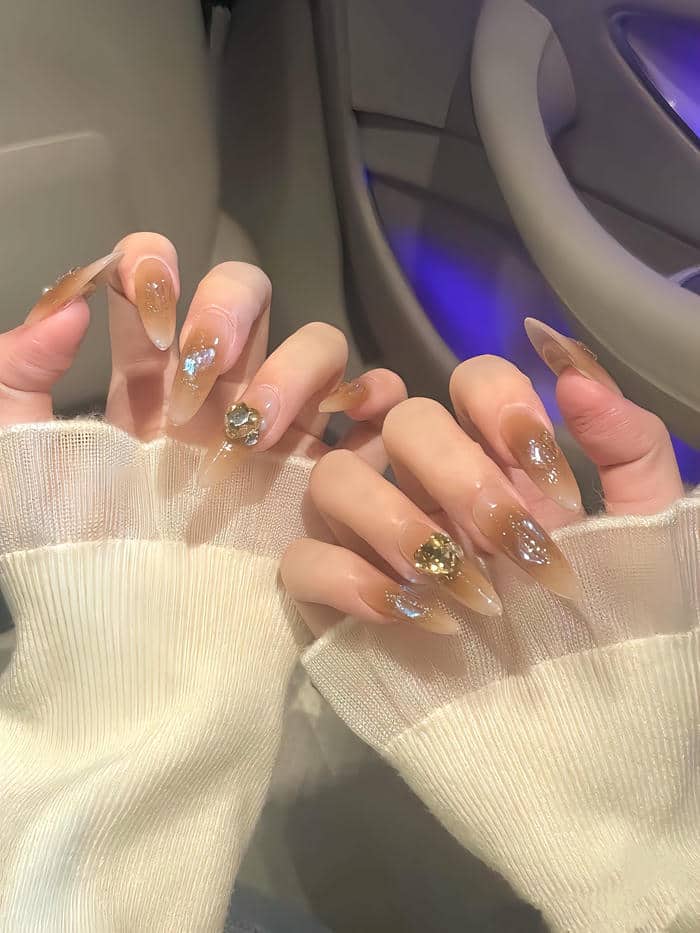 mẫu nail màu nâu đơn giản