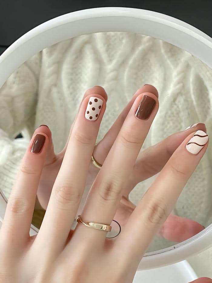 mẫu nail màu nâu sữa