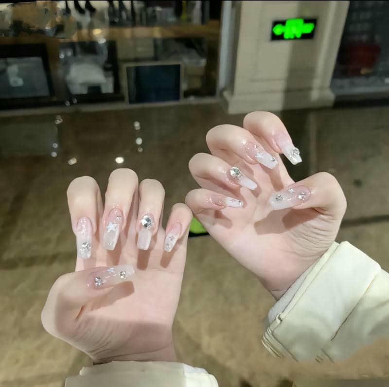 mẫu nail màu trắng gạo